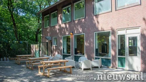 Een veilig afgeschermd terras achter 'The Cabin'&nbsp;