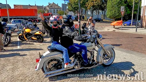 Bij vader achterop de Harley