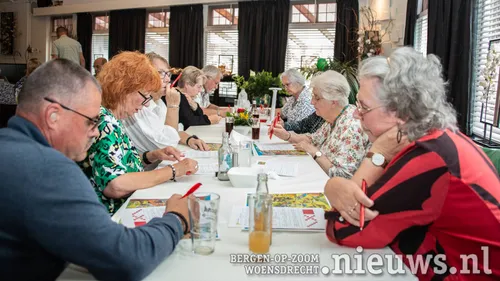 Goed opletten en de bingokaart invullen.....