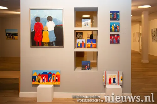 Een selectie van werken van Riet, in het midden van de expositie
