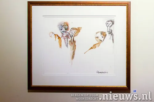 Oostindische inkt en notenbolster op papier  (Notenbolster is een natuurlijke bruine kleurstof die wordt verkregen uit de schil van de walnoten)