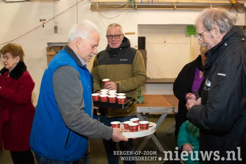 Na de speeches werden er bekers drinken uitgedeeld en werd er getoost op Ad