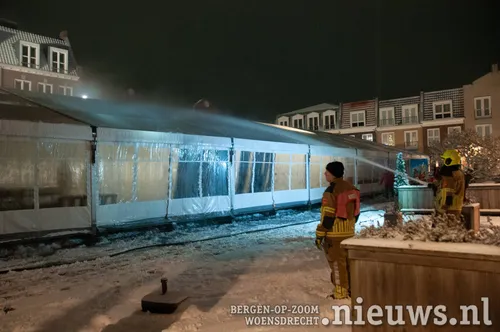 Vlak voor vlak werd de sneeuw er af gespoten