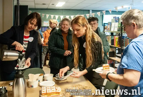 Koffie, thee en een koek of gebakje
