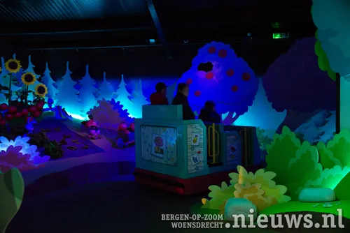 Een van de wagentjes die door&nbsp;de darkride ‘Overal Vriendjes’ rijdt