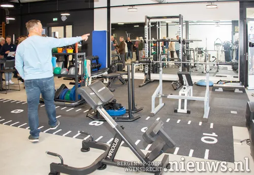 Een ruime, goed uitgeruste fitness zaal