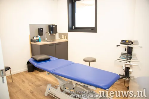 Een behandelruimte in een voormalige cel