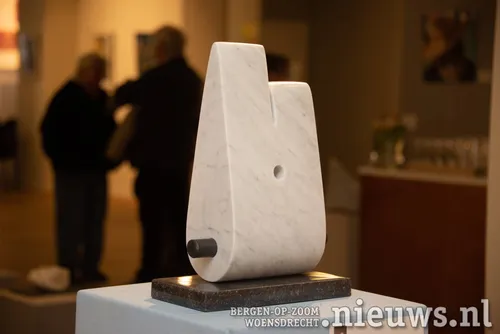 Connect Me in Marmer en Belgisch hardsteen