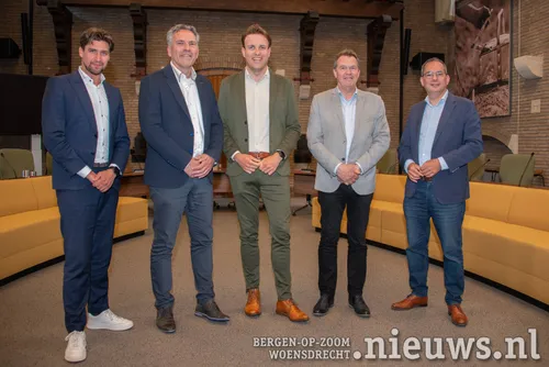 Wethouders&nbsp;Van der Poel,&nbsp;Buijsen, De Heer en Schuurbiers en burgemeester Adriaansen