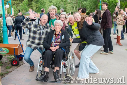 Op stap met de "Stichting Lach voor een Dag" crew