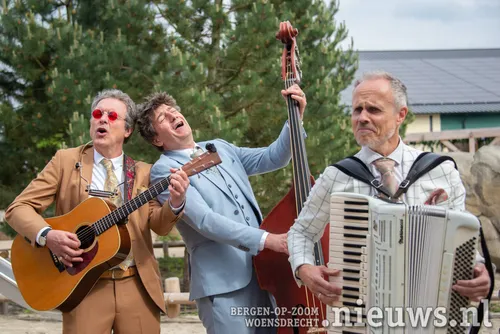 Het trio Twips speelde verzoeknummers