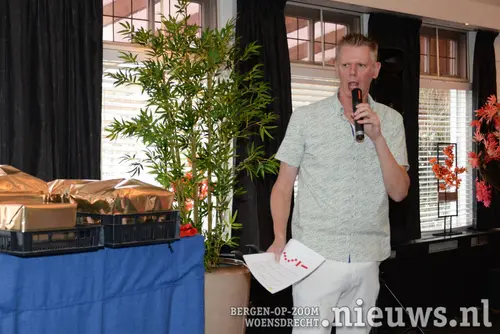 Richard bij de prijzentafel