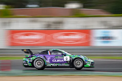 Rik Koen in zijn Porsche in het 2022-seizoen van de Porsche Carrera Cup Benelux.