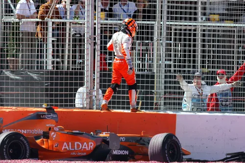 <i>Een tripje in de grindbak was geen uitzonderlijkheid voor Christijan Albers. (Foto: ProShots)</i>