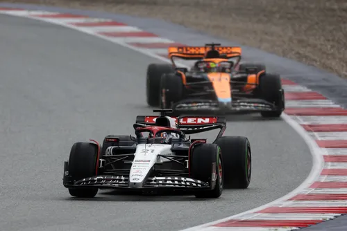 De Vries trotseerde de natte baan van Oostenrijk (Foto: Red Bull Content Pool/Getty Images)