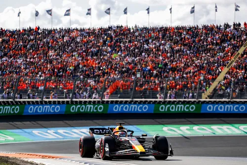 Nederlands publiek geniet van verrichtingen Verstappen op Circuit Zandvoort.