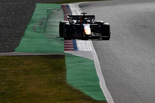 <i>Verstappen ziet liever meer bewolking.</i>