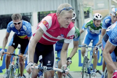 Een jonge Michael Rasmussen, met in de achtergrond ook Ivan Basso