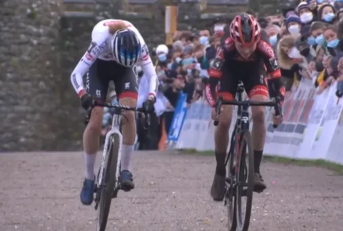 Fem van Empel en Puck Pieterse in de Wereldbeker van Flamanville