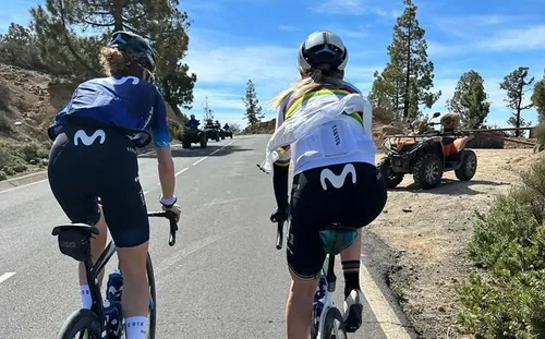 Mackaij (links) en Van Vleuten (rechts) op Tenerife