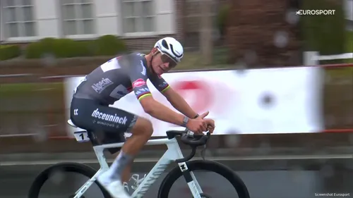Van der Poel broke away from Pedersen and Ganna on the Oude Kwaremont