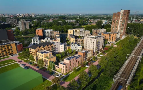 Het gaat om de huizen op de voorgrond, rond de binnentuin.