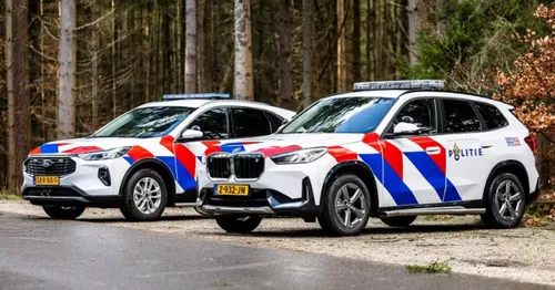 De BMW X1 (rechts) en de Ford Kuga Full Hybrid (links).&nbsp;