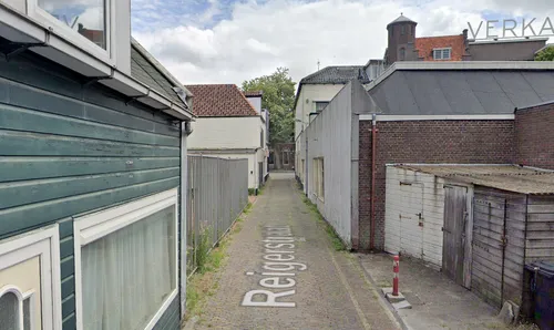 De uiterst smalle straat was oorspronkelijk een pad.