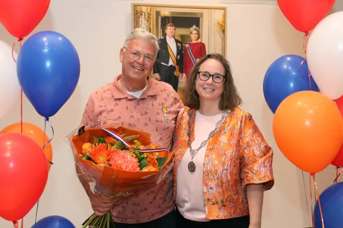 De bugemeester met Bert Ross.