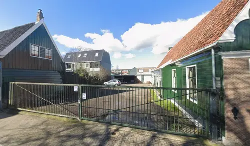Het uit drie kadastrale percelen bestaande bouwterrein.