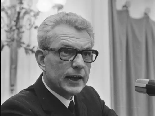 Marcus Bakker (1923 -2009) was geruime tijd fractievoorzitter van de partij in de Tweede Kamer. De zoon van een boekhouder van het Zaandamse slachthuis was één van de jongeren die opkwamen in de CPN toen die door de vele arrestaties in de Tweede Wereldoorlog veel leden was kwijtgeraakt. In 1943 werd hij lid van de illegale CPN. Na de oorlog was hij onder meer redacteur (en later hoofdredacteur) van het dagblad De Waarheid.