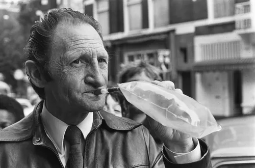 blaaspijpjes die de politie per 1 november gaat gebruiken voor alcoholcontrole bestanddeelnr 927 4423 nationaal arhief scaled