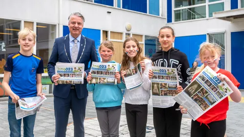 burgemeester moolenburgh met de leerlingenraad2