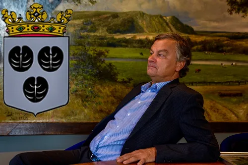 burgemeester schneiderstijdens interview bloemendaal nieuws onno hulshof