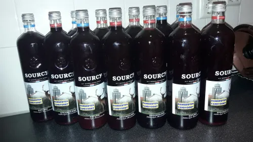 gebottelde flessen bramensap willem van der sloot