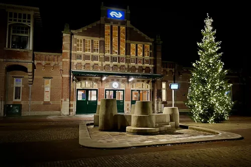 kerstboom stationsplein 2022 ton van der hoeven