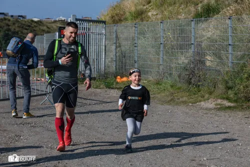 klein meisje en ouder