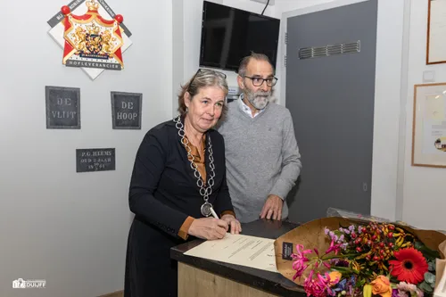 mevr nienhuis tekent