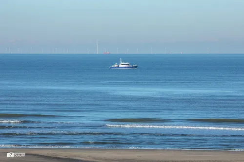 politie en windmolens