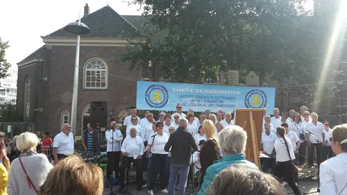 wapenzangers tijdens 20e shanty zeeliederen festival jaap koper