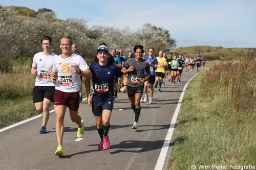 Voor de 38e keer voerde de Halve van Haarlem de deelnemers over de Zeeweg terug richting Haarlem