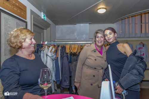 zangeres Sana en dame