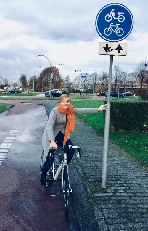 20180116d66 raadslid jamila bakkers op de fiets