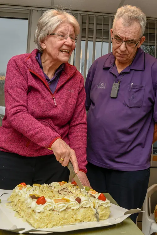20190112vanderhoek taart aansnijden15096