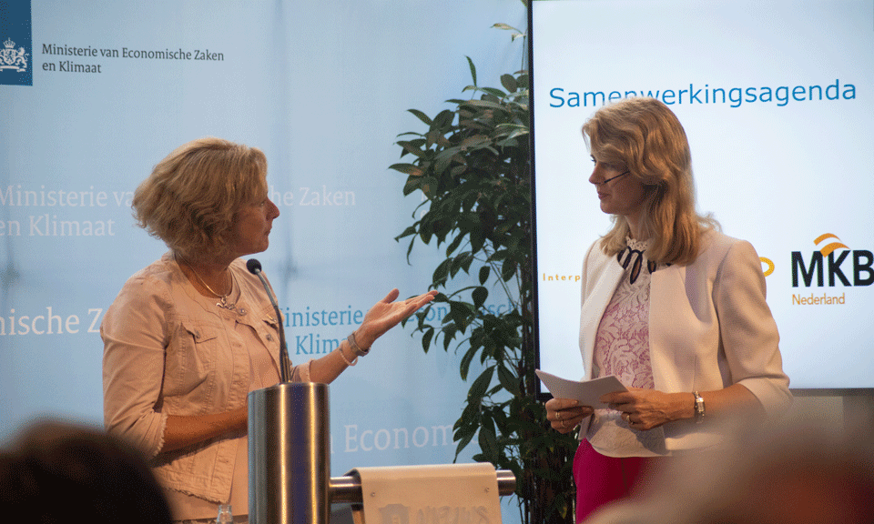 adri bom lemstra en mona keijzer in gesprek