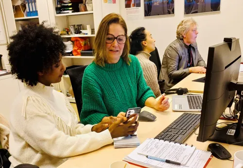 deelnemers nieuwe opleidingsgroep schrijven zich in 2 foto stichting piezo