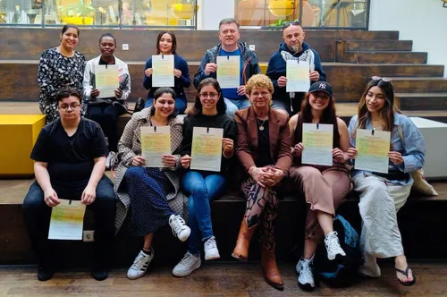 deze groep inburgeraars heeft met succes het participatieverklaringstraject afgerond foto stichting piezo