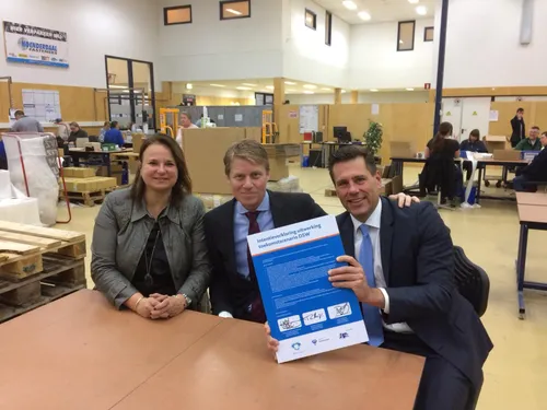 foto 1 ondertekening intentieverklaring uitwerking toekomstscenario dsw