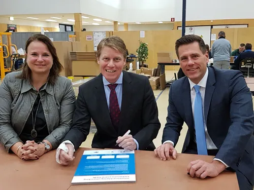 foto 2 ondertekening intentieverklaring uitwerking toekomstscenario dsw