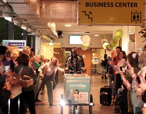 foto expobike lancering student op fiets 1 1